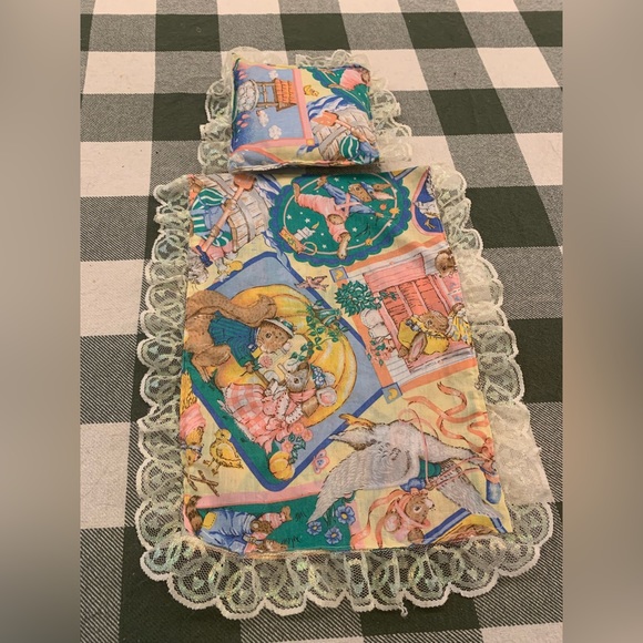 Collectible 1990s porcelain doll with music box - Picture 4 of 6